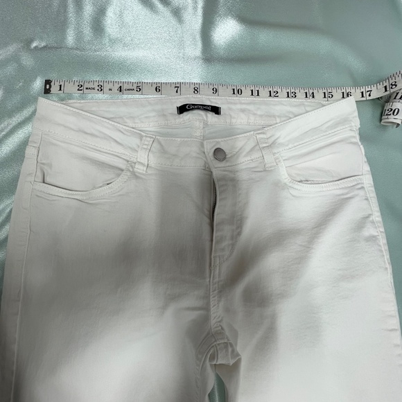 Guapa White Jeans With Embroidery Detail in Bottom - Size EU 42. - Picture 11 of 14
